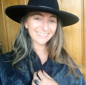 Meet your Posher, Charlotte